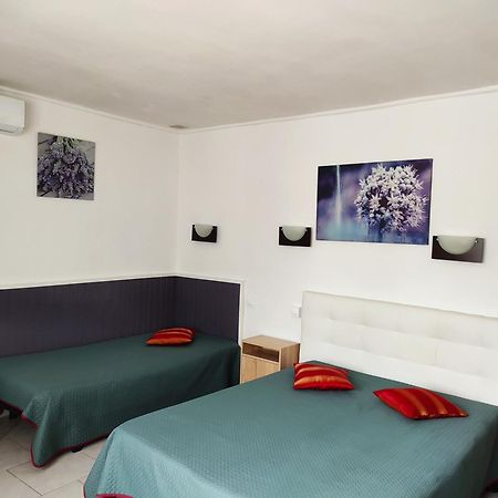 Hotel Le Calypso Hyères Esterno foto