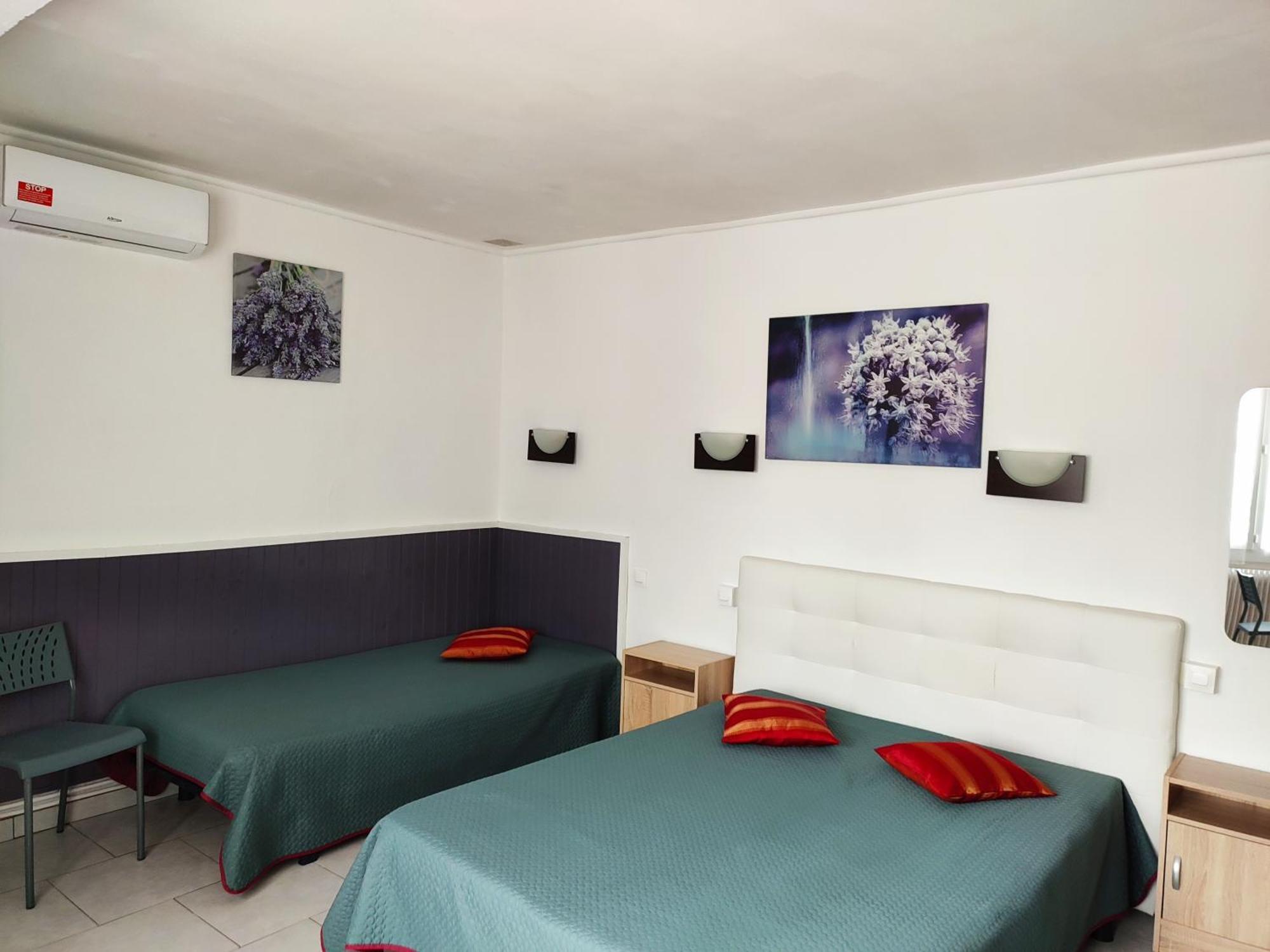 Hotel Le Calypso Hyères Esterno foto