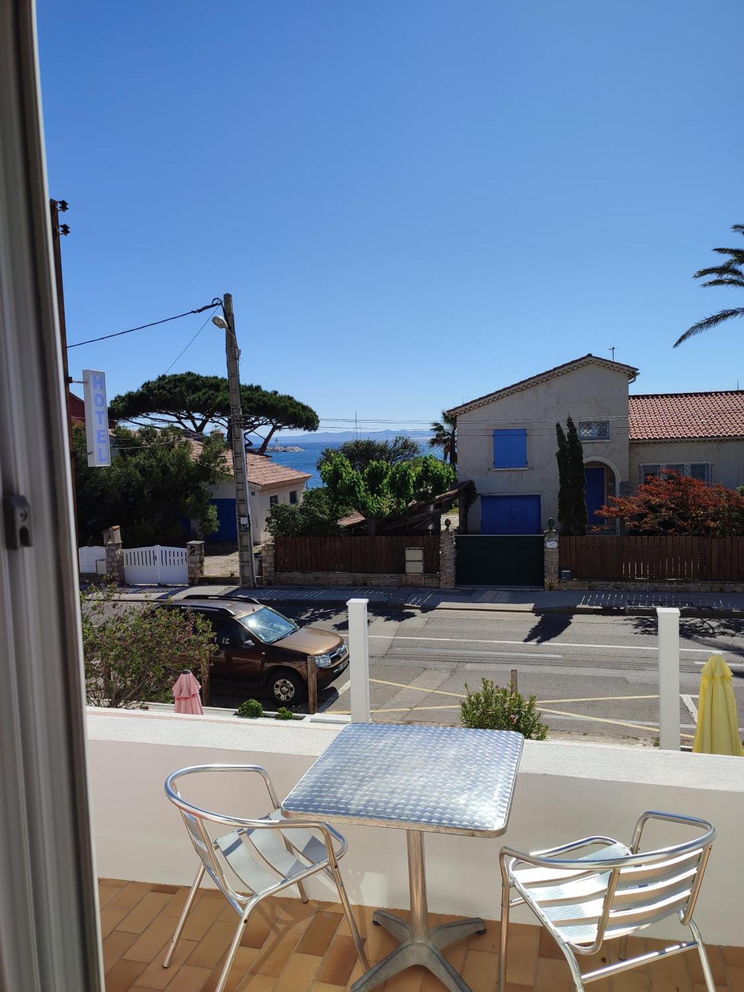 Hotel Le Calypso Hyères Esterno foto